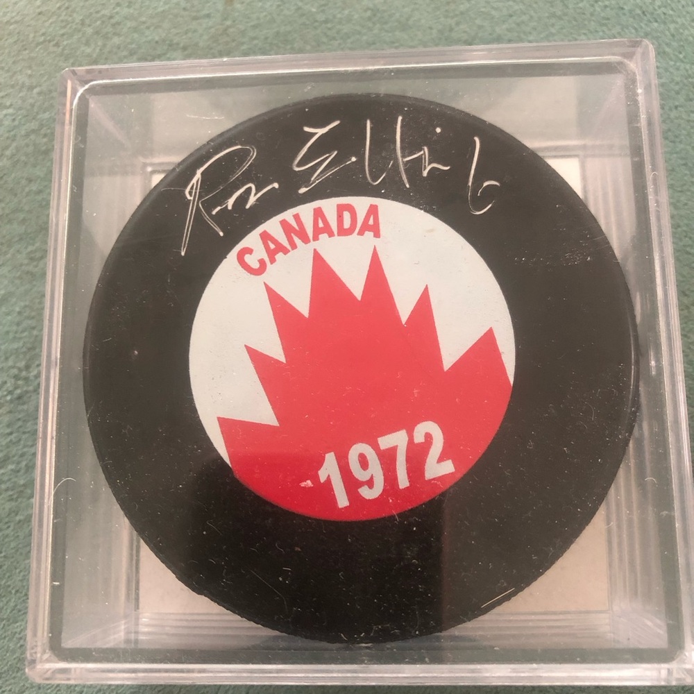 Canada 1972 Commemorative Hockey Puck Maple Leaf Logo signed by Ron Ellis #6